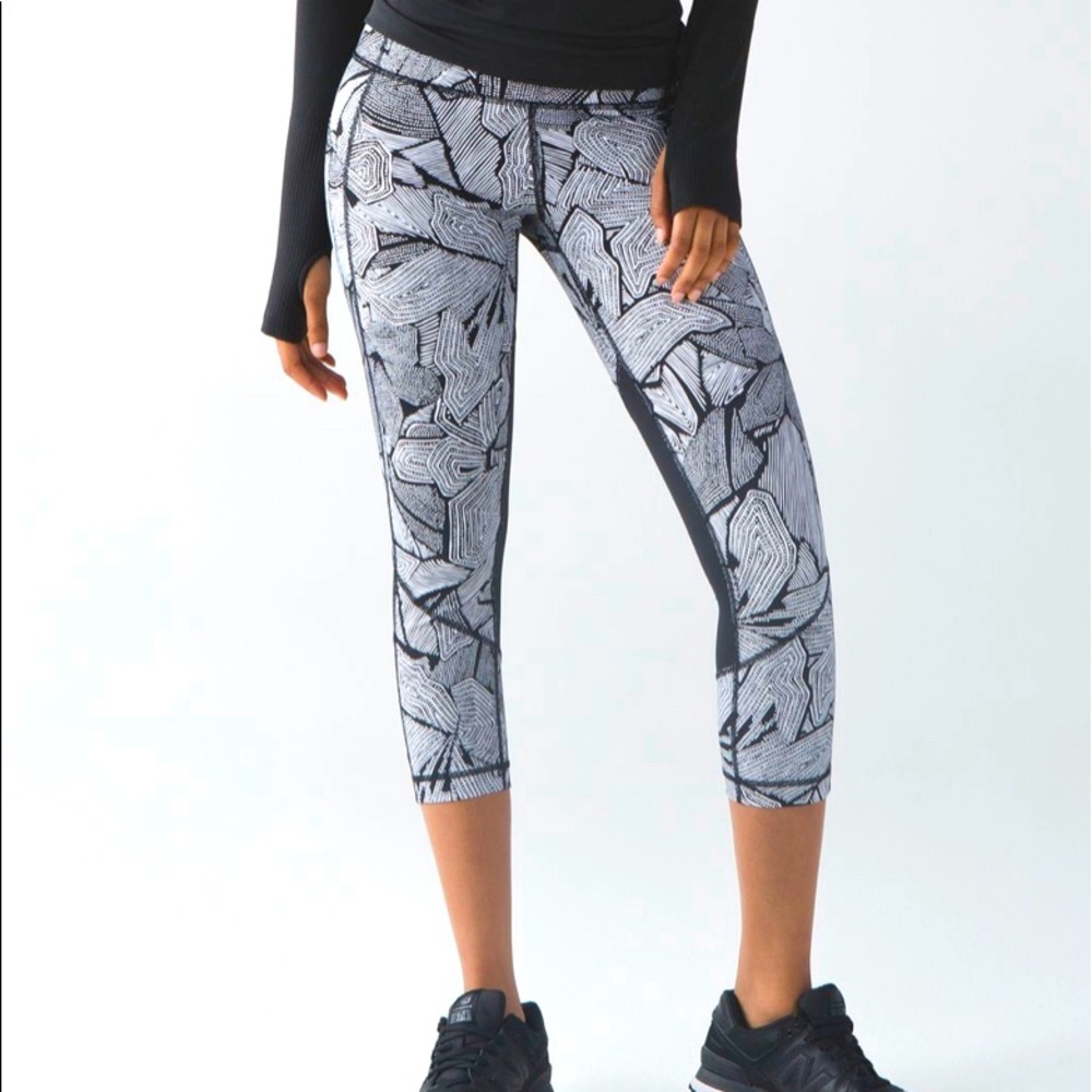 Lululemon Pace Rival Crop (Full-On Luxtreme) Color/Print name Dottie Tribe